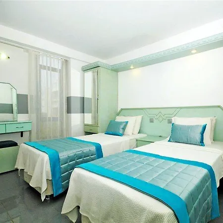 מלון Blue Palace